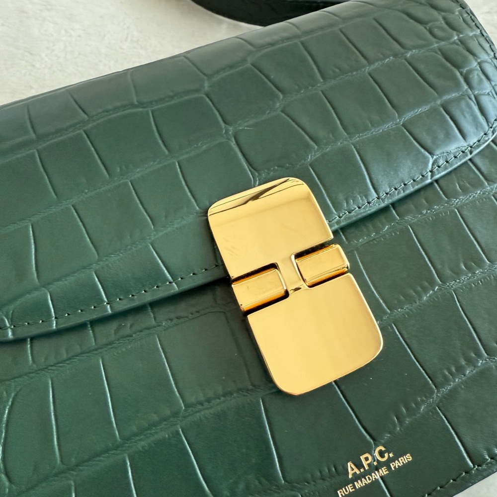A.P.C. Crossbody Bag with Crocodile Embossing (Kelly green)